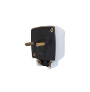 FICHA MACHO PERNO REDONDO ALTO CONSUMO SALIDA LATERAL DOMICILIARIA 10A - 220V - 2P